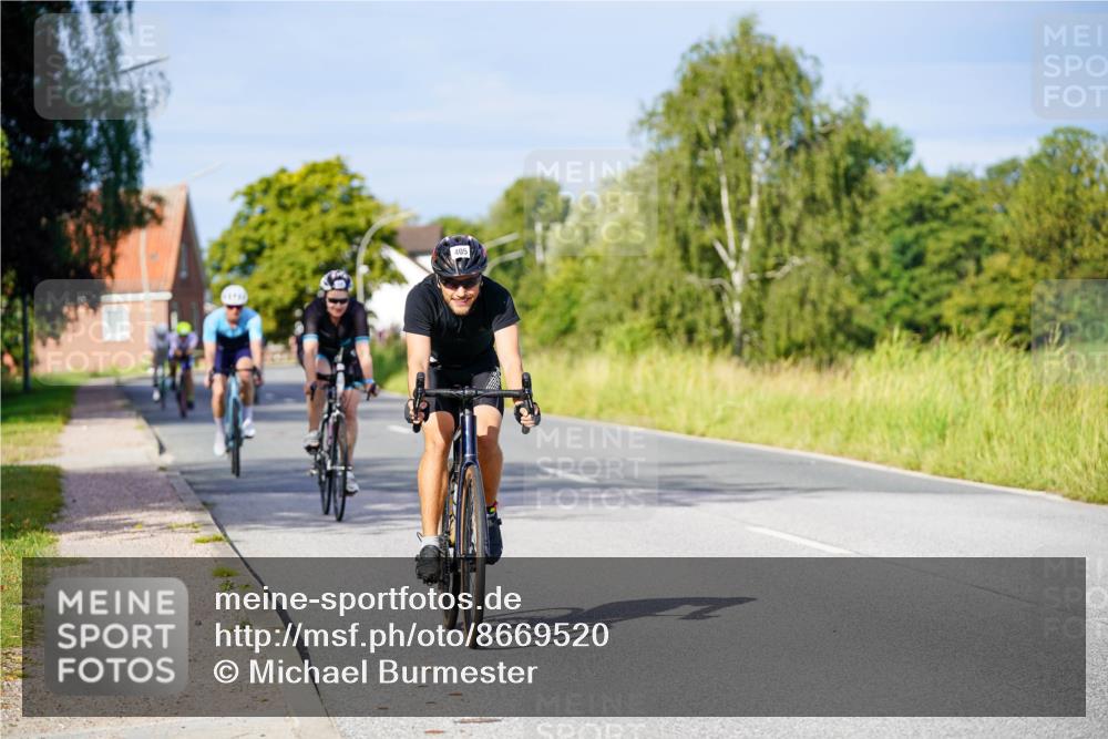 31.08.2025 - Elbe Triathlon Hamburg Michael Burmester http://msf.ph/oto/8669520 31.08.2025 09:53:18 Radfahren 304, 405, 472, 659, 900 meine-sportfotos.de