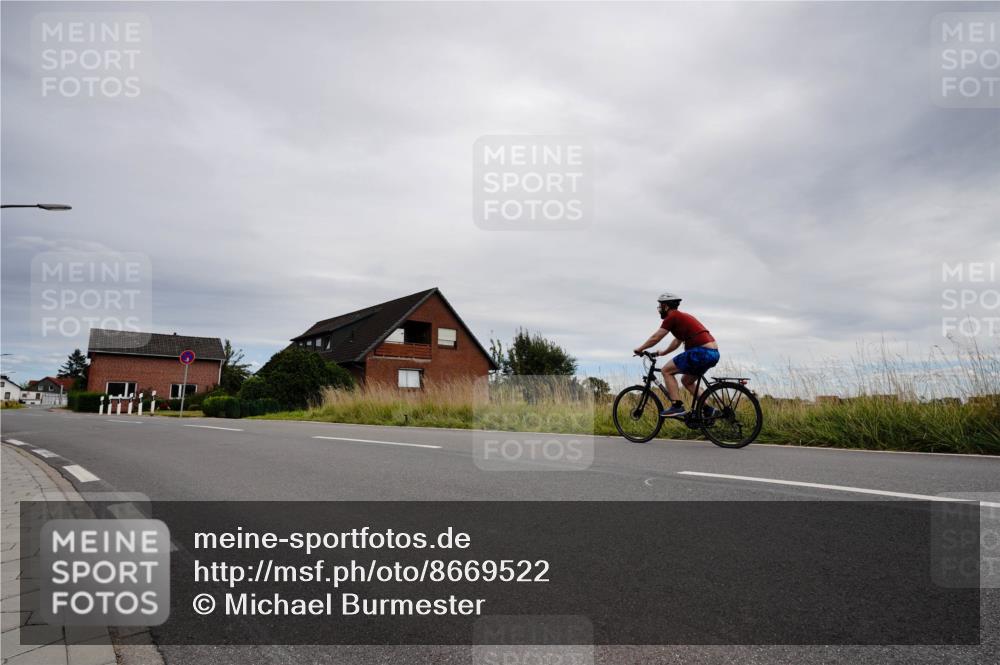 31.08.2025 - Elbe Triathlon Hamburg Michael Burmester http://msf.ph/oto/8669522 31.08.2025 14:21:55 Radfahren  meine-sportfotos.de
