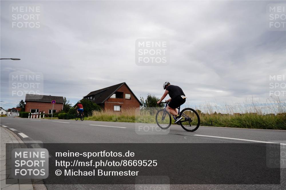 31.08.2025 - Elbe Triathlon Hamburg Michael Burmester http://msf.ph/oto/8669525 31.08.2025 14:21:57 Radfahren  meine-sportfotos.de
