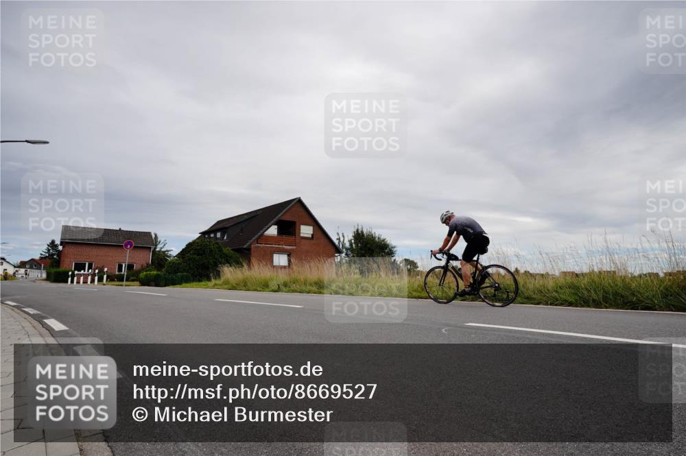 31.08.2025 - Elbe Triathlon Hamburg Michael Burmester http://msf.ph/oto/8669527 31.08.2025 14:22:08 Radfahren 140 meine-sportfotos.de