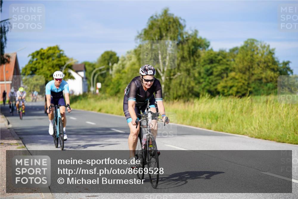 31.08.2025 - Elbe Triathlon Hamburg Michael Burmester http://msf.ph/oto/8669528 31.08.2025 09:53:19 Radfahren 304, 405, 472, 593, 659, 900 meine-sportfotos.de