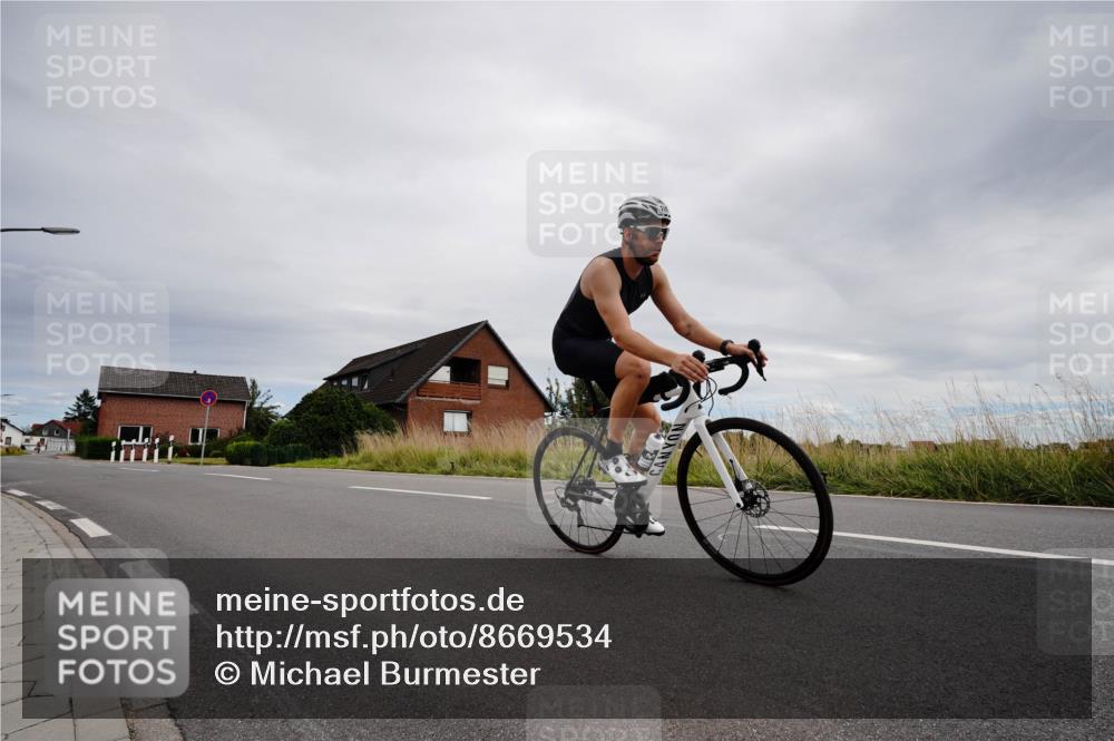 31.08.2025 - Elbe Triathlon Hamburg Michael Burmester http://msf.ph/oto/8669534 31.08.2025 14:22:20 Radfahren 125, 146, 149, 152 meine-sportfotos.de