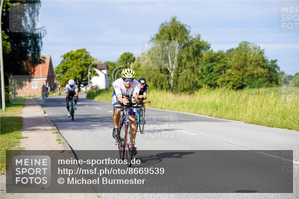 31.08.2025 - Elbe Triathlon Hamburg Michael Burmester http://msf.ph/oto/8669539 31.08.2025 09:53:23 Radfahren 304, 472, 593, 659, 900 meine-sportfotos.de