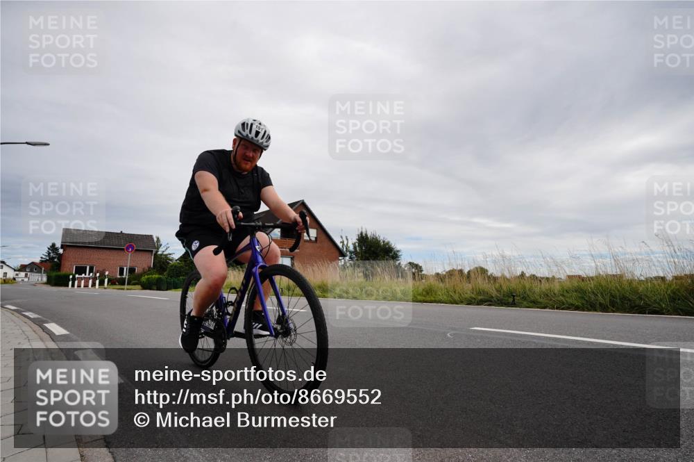31.08.2025 - Elbe Triathlon Hamburg Michael Burmester http://msf.ph/oto/8669552 31.08.2025 14:25:17 Radfahren 151 meine-sportfotos.de