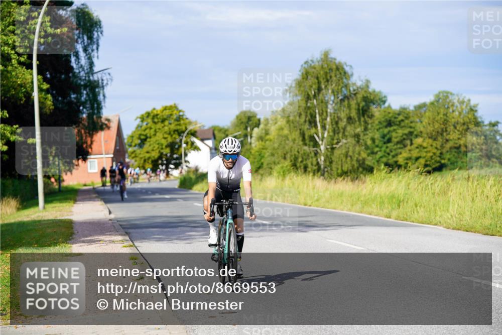 31.08.2025 - Elbe Triathlon Hamburg Michael Burmester http://msf.ph/oto/8669553 31.08.2025 09:53:25 Radfahren 593, 659, 900, 925 meine-sportfotos.de