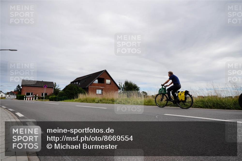 31.08.2025 - Elbe Triathlon Hamburg Michael Burmester http://msf.ph/oto/8669554 31.08.2025 14:25:25 Radfahren  meine-sportfotos.de