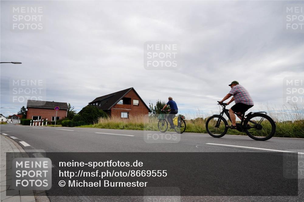 31.08.2025 - Elbe Triathlon Hamburg Michael Burmester http://msf.ph/oto/8669555 31.08.2025 14:25:25 Radfahren  meine-sportfotos.de