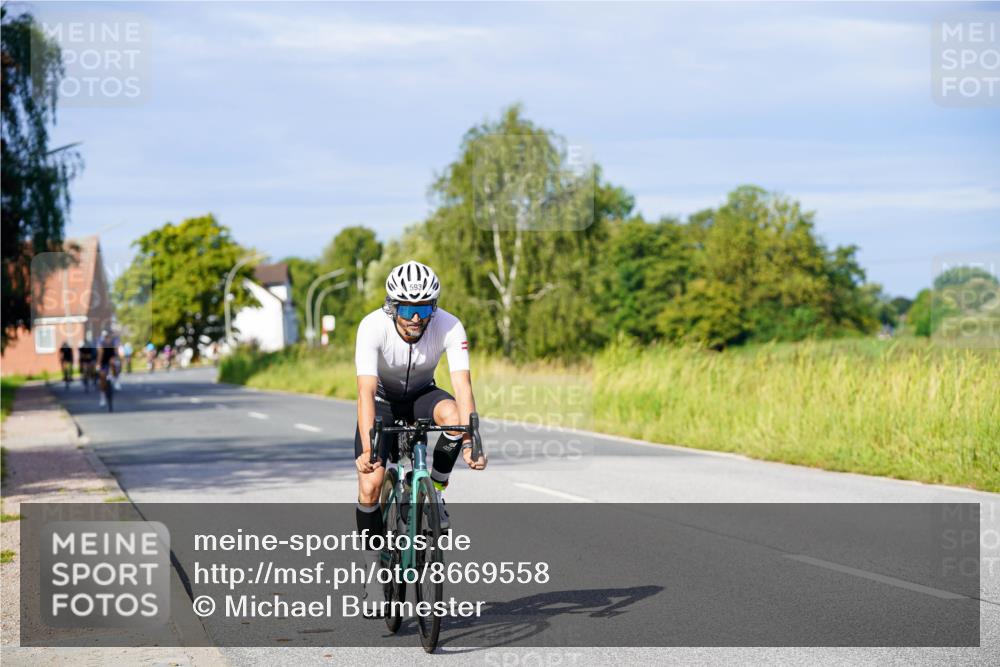 31.08.2025 - Elbe Triathlon Hamburg Michael Burmester http://msf.ph/oto/8669558 31.08.2025 09:53:26 Radfahren 549, 593, 659, 900, 925 meine-sportfotos.de
