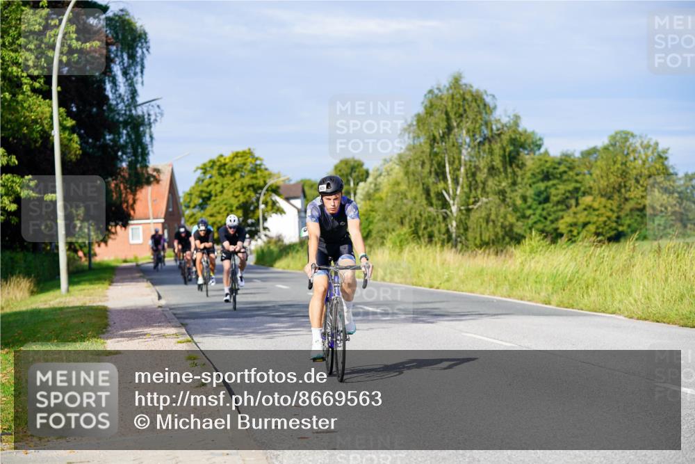 31.08.2025 - Elbe Triathlon Hamburg Michael Burmester http://msf.ph/oto/8669563 31.08.2025 09:53:30 Radfahren 481, 549, 574, 639, 925 meine-sportfotos.de