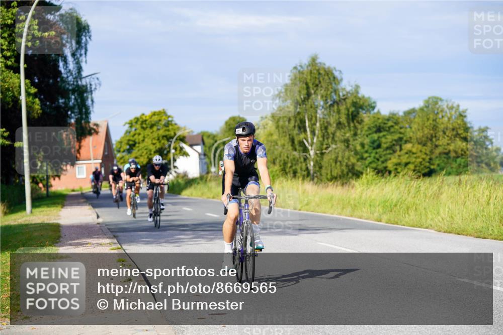 31.08.2025 - Elbe Triathlon Hamburg Michael Burmester http://msf.ph/oto/8669565 31.08.2025 09:53:31 Radfahren 481, 549, 574, 639, 925 meine-sportfotos.de