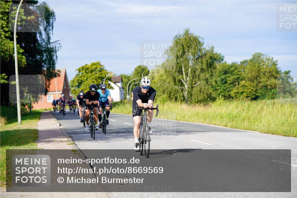 31.08.2025 - Elbe Triathlon Hamburg Michael Burmester http://msf.ph/oto/8669569 31.08.2025 09:53:32 Radfahren 481, 524, 549, 574, 639, 768, 925 meine-sportfotos.de