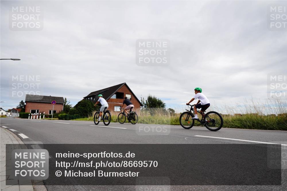 31.08.2025 - Elbe Triathlon Hamburg Michael Burmester http://msf.ph/oto/8669570 31.08.2025 14:28:33 Radfahren  meine-sportfotos.de