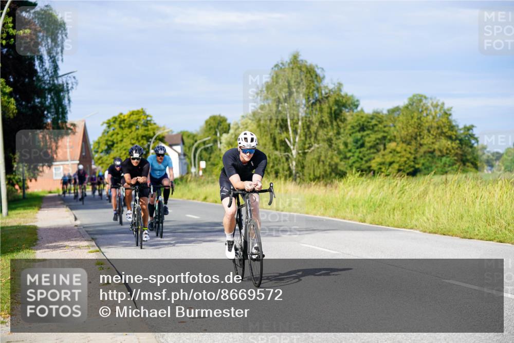 31.08.2025 - Elbe Triathlon Hamburg Michael Burmester http://msf.ph/oto/8669572 31.08.2025 09:53:32 Radfahren 481, 524, 549, 574, 639, 768, 925 meine-sportfotos.de