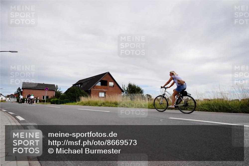 31.08.2025 - Elbe Triathlon Hamburg Michael Burmester http://msf.ph/oto/8669573 31.08.2025 14:28:38 Radfahren  meine-sportfotos.de