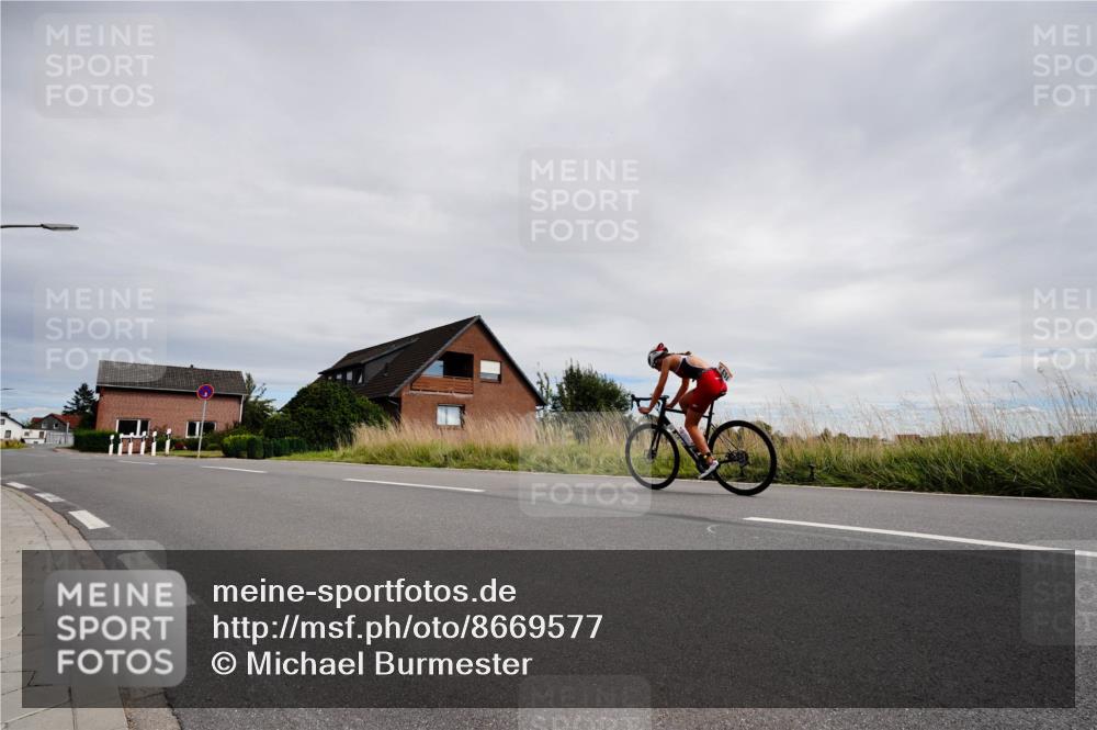 31.08.2025 - Elbe Triathlon Hamburg Michael Burmester http://msf.ph/oto/8669577 31.08.2025 14:30:41 Radfahren  meine-sportfotos.de