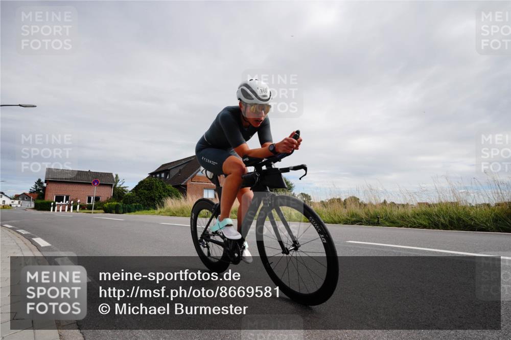 31.08.2025 - Elbe Triathlon Hamburg Michael Burmester http://msf.ph/oto/8669581 31.08.2025 14:32:48 Radfahren 160 meine-sportfotos.de