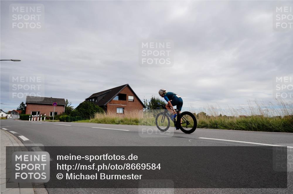 31.08.2025 - Elbe Triathlon Hamburg Michael Burmester http://msf.ph/oto/8669584 31.08.2025 14:33:07 Radfahren  meine-sportfotos.de