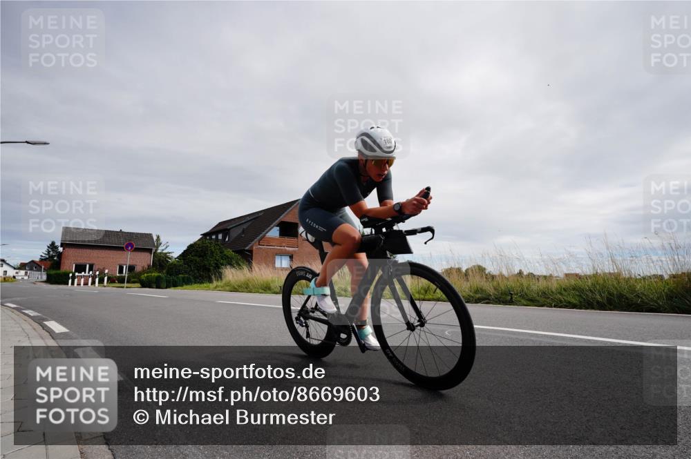 31.08.2025 - Elbe Triathlon Hamburg Michael Burmester http://msf.ph/oto/8669603 31.08.2025 14:36:49 Radfahren  meine-sportfotos.de