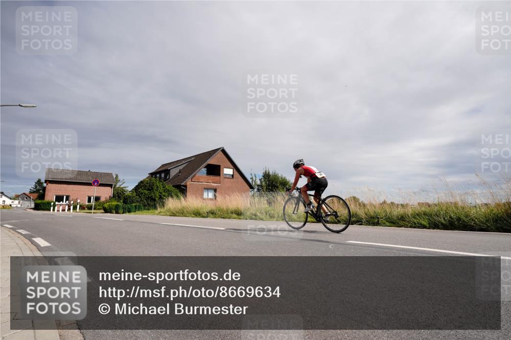 31.08.2025 - Elbe Triathlon Hamburg Michael Burmester http://msf.ph/oto/8669634 31.08.2025 14:40:10 Radfahren  meine-sportfotos.de