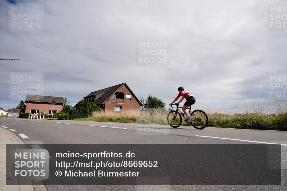 31.08.2025 - Elbe Triathlon Hamburg Michael Burmester http://msf.ph/oto/8669652 31.08.2025 14:41:26 Radfahren  meine-sportfotos.de