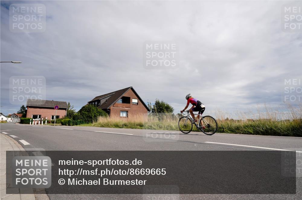 31.08.2025 - Elbe Triathlon Hamburg Michael Burmester http://msf.ph/oto/8669665 31.08.2025 14:42:35 Radfahren  meine-sportfotos.de
