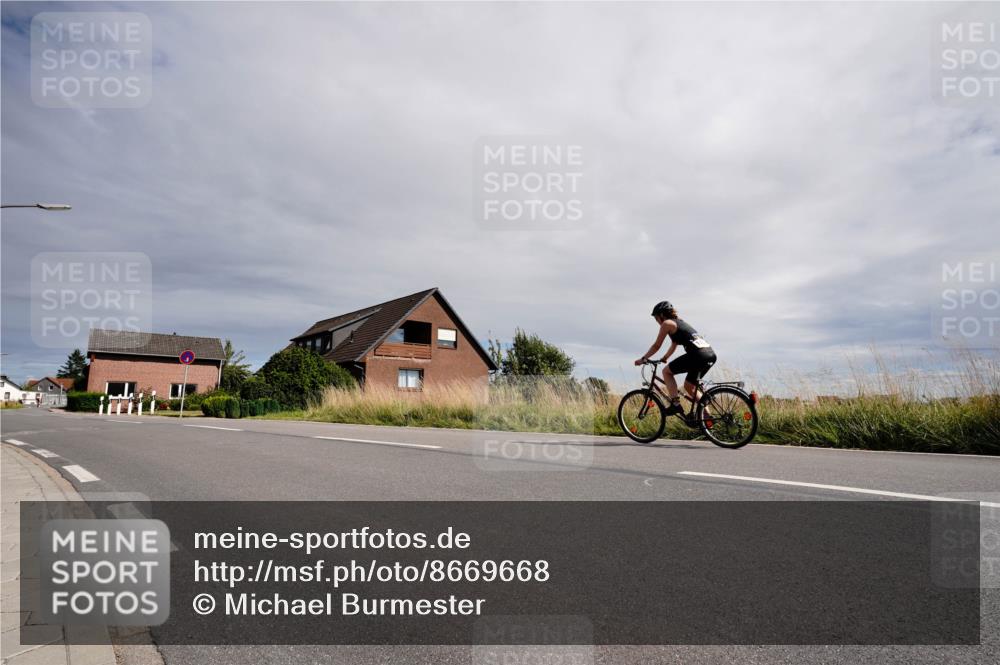 31.08.2025 - Elbe Triathlon Hamburg Michael Burmester http://msf.ph/oto/8669668 31.08.2025 14:42:50 Radfahren  meine-sportfotos.de