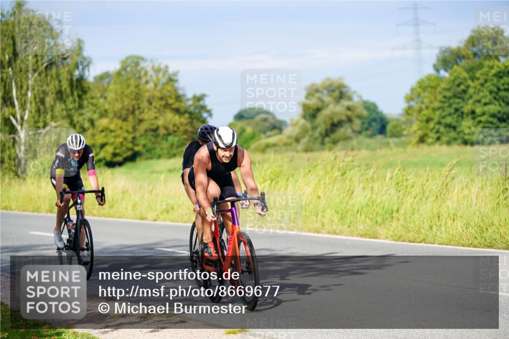 31.08.2025 - Elbe Triathlon Hamburg Michael Burmester http://msf.ph/oto/8669677 31.08.2025 09:54:31 Radfahren 548, 653, 662 meine-sportfotos.de