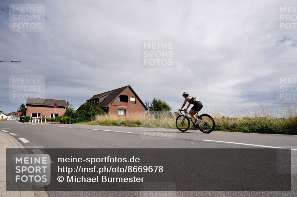 31.08.2025 - Elbe Triathlon Hamburg Michael Burmester http://msf.ph/oto/8669678 31.08.2025 14:43:10 Radfahren  meine-sportfotos.de