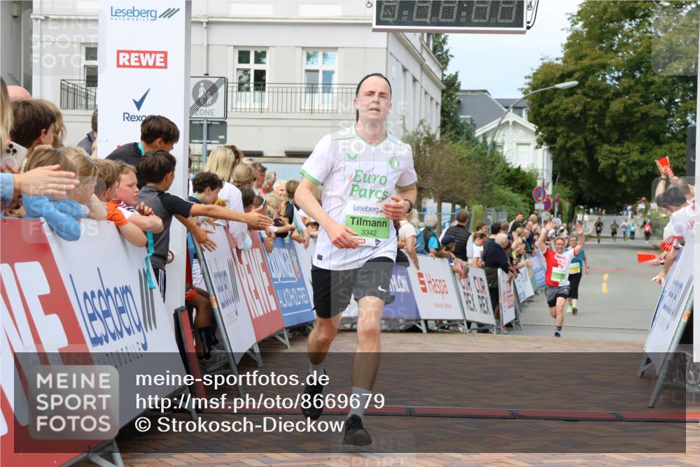 31.08.2025 - 21. Blankeneser Heldenlauf Strokosch-Dieckow http://msf.ph/oto/8669679 31.08.2025 10:55:01 Ziel 3342, 3614, 3615, 3283, 3395, 3525 meine-sportfotos.de