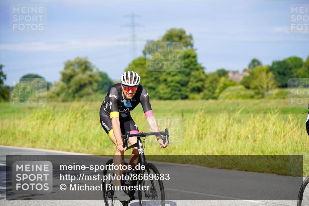 31.08.2025 - Elbe Triathlon Hamburg Michael Burmester http://msf.ph/oto/8669683 31.08.2025 09:54:32 Radfahren 548, 653, 662 meine-sportfotos.de