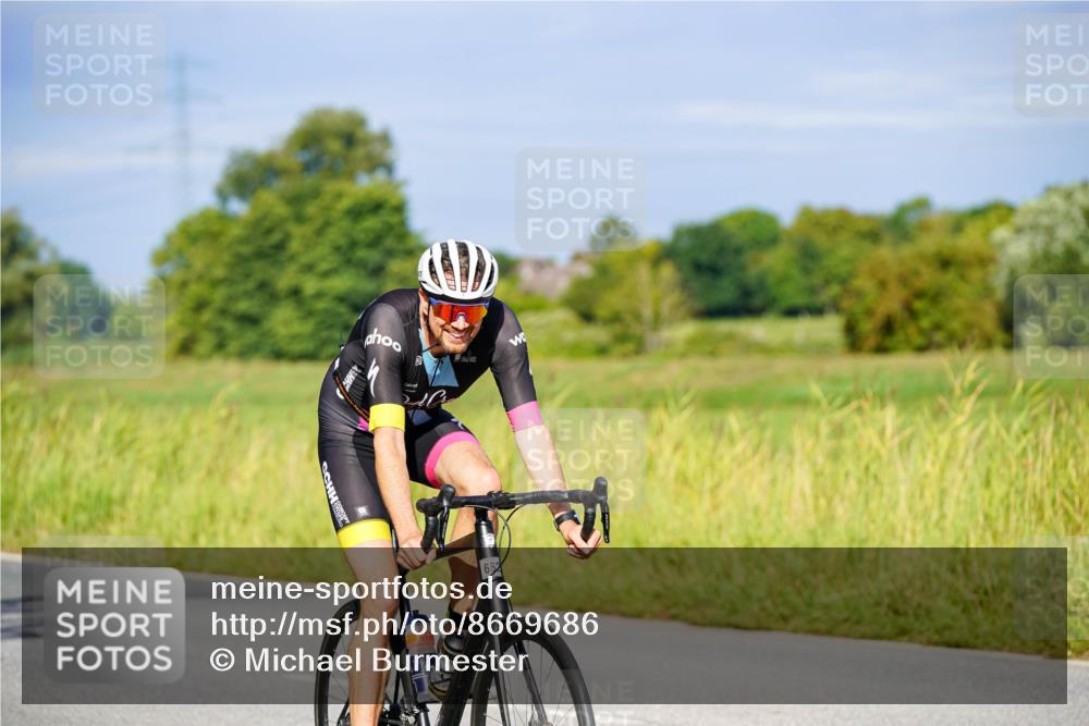 31.08.2025 - Elbe Triathlon Hamburg Michael Burmester http://msf.ph/oto/8669686 31.08.2025 09:54:32 Radfahren 548, 653, 662 meine-sportfotos.de