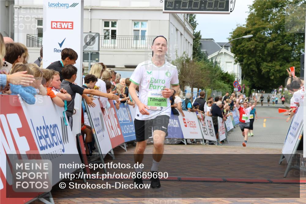 31.08.2025 - 21. Blankeneser Heldenlauf Strokosch-Dieckow http://msf.ph/oto/8669690 31.08.2025 10:55:00 Ziel 3342, 3614, 3615, 3283, 3395 meine-sportfotos.de