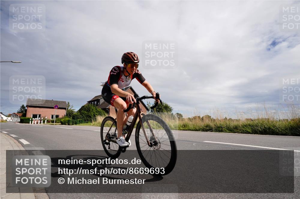 31.08.2025 - Elbe Triathlon Hamburg Michael Burmester http://msf.ph/oto/8669693 31.08.2025 14:43:59 Radfahren 127, 136 meine-sportfotos.de