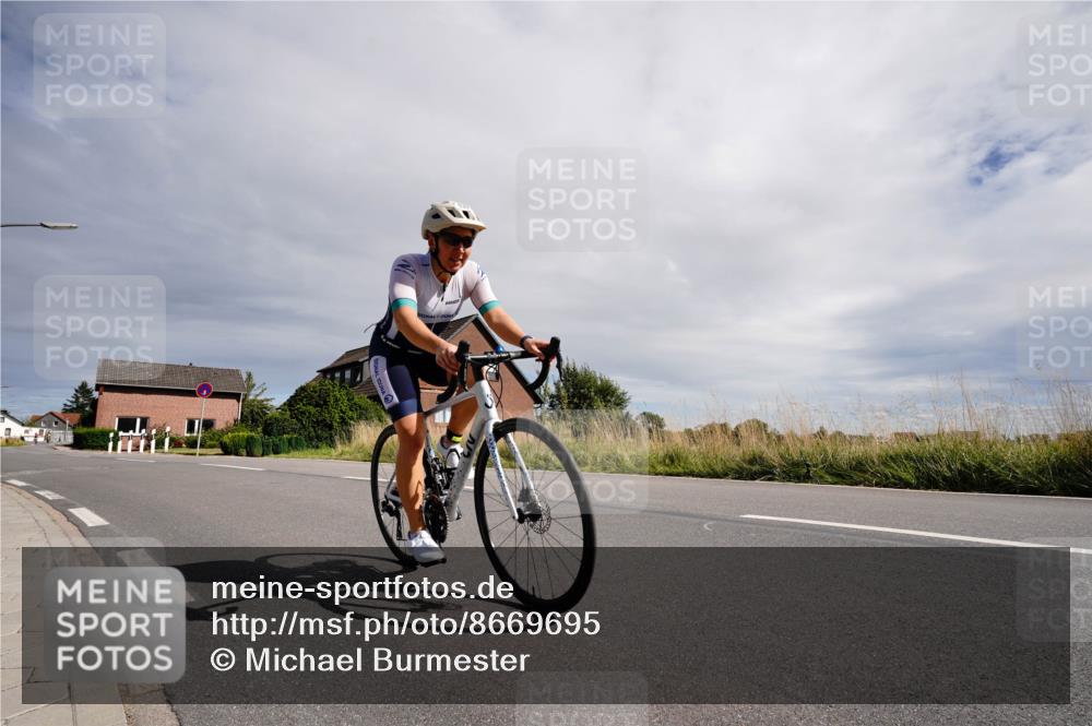 31.08.2025 - Elbe Triathlon Hamburg Michael Burmester http://msf.ph/oto/8669695 31.08.2025 14:44:02 Radfahren 127, 136 meine-sportfotos.de