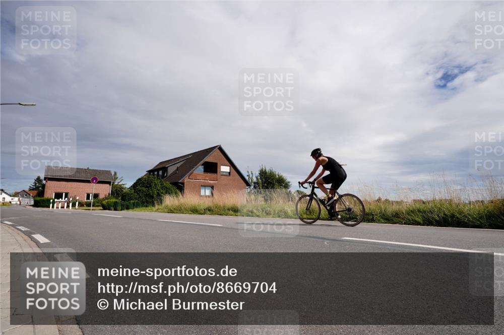 31.08.2025 - Elbe Triathlon Hamburg Michael Burmester http://msf.ph/oto/8669704 31.08.2025 14:44:33 Radfahren  meine-sportfotos.de