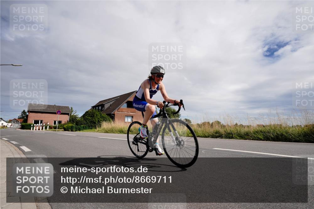31.08.2025 - Elbe Triathlon Hamburg Michael Burmester http://msf.ph/oto/8669711 31.08.2025 14:45:05 Radfahren 122, 150 meine-sportfotos.de