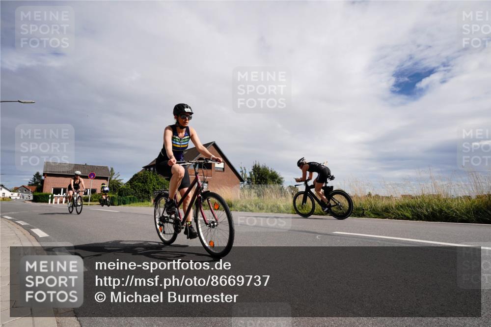 31.08.2025 - Elbe Triathlon Hamburg Michael Burmester http://msf.ph/oto/8669737 31.08.2025 14:46:08 Radfahren 143, 147 meine-sportfotos.de