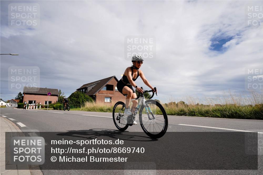 31.08.2025 - Elbe Triathlon Hamburg Michael Burmester http://msf.ph/oto/8669740 31.08.2025 14:46:10 Radfahren 143, 147 meine-sportfotos.de