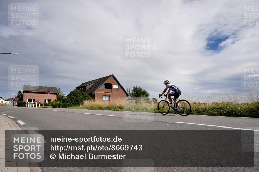 31.08.2025 - Elbe Triathlon Hamburg Michael Burmester http://msf.ph/oto/8669743 31.08.2025 14:46:15 Radfahren  meine-sportfotos.de