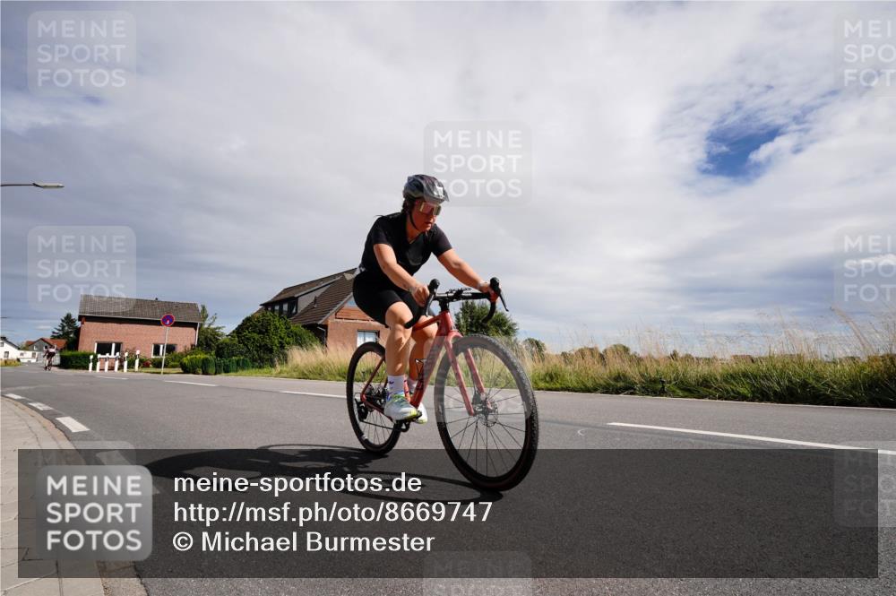31.08.2025 - Elbe Triathlon Hamburg Michael Burmester http://msf.ph/oto/8669747 31.08.2025 14:46:35 Radfahren 129, 157 meine-sportfotos.de
