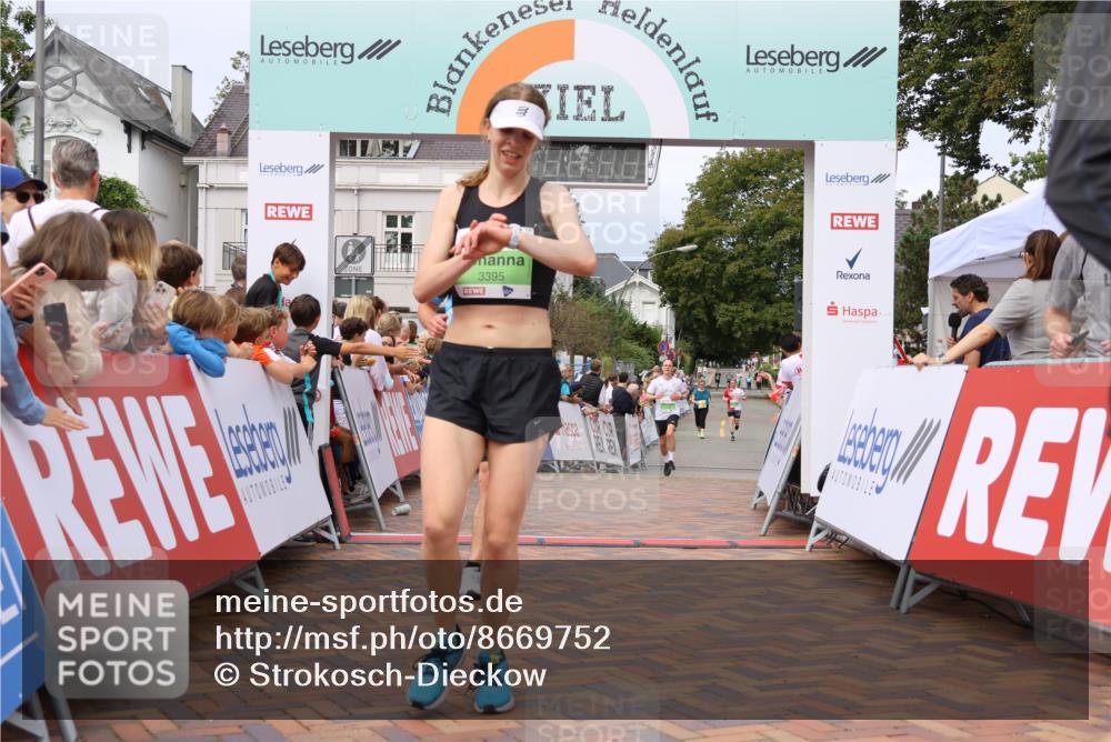 31.08.2025 - 21. Blankeneser Heldenlauf Strokosch-Dieckow http://msf.ph/oto/8669752 31.08.2025 10:54:57 Ziel 3342, 3614, 3615, 3283, 3395 meine-sportfotos.de