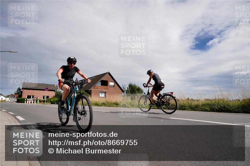 31.08.2025 - Elbe Triathlon Hamburg Michael Burmester http://msf.ph/oto/8669755 31.08.2025 14:47:02 Radfahren 121 meine-sportfotos.de