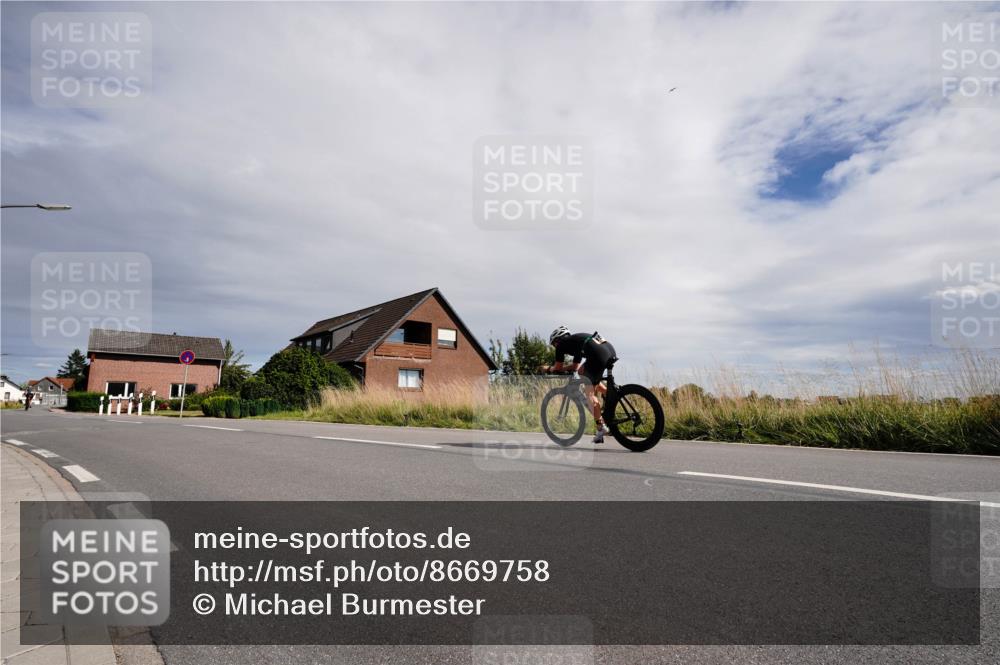 31.08.2025 - Elbe Triathlon Hamburg Michael Burmester http://msf.ph/oto/8669758 31.08.2025 14:47:08 Radfahren  meine-sportfotos.de