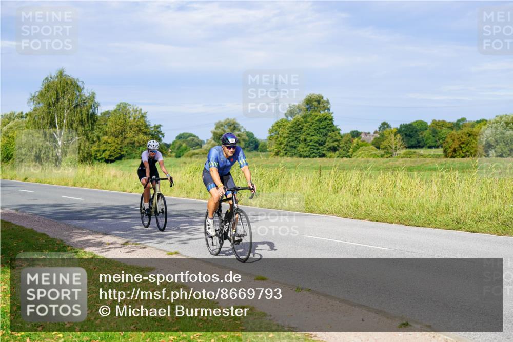 31.08.2025 - Elbe Triathlon Hamburg Michael Burmester http://msf.ph/oto/8669793 31.08.2025 09:55:21 Radfahren 418, 444, 701, 785 meine-sportfotos.de