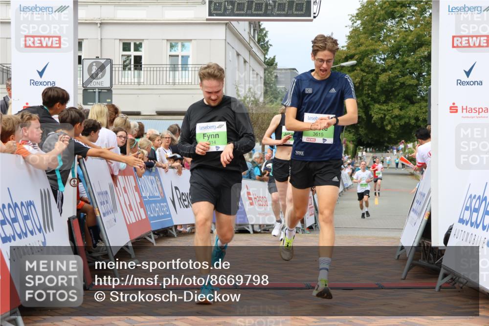 31.08.2025 - 21. Blankeneser Heldenlauf Strokosch-Dieckow http://msf.ph/oto/8669798 31.08.2025 10:54:54 Ziel 3614, 3615, 3283, 3462, 3395 meine-sportfotos.de