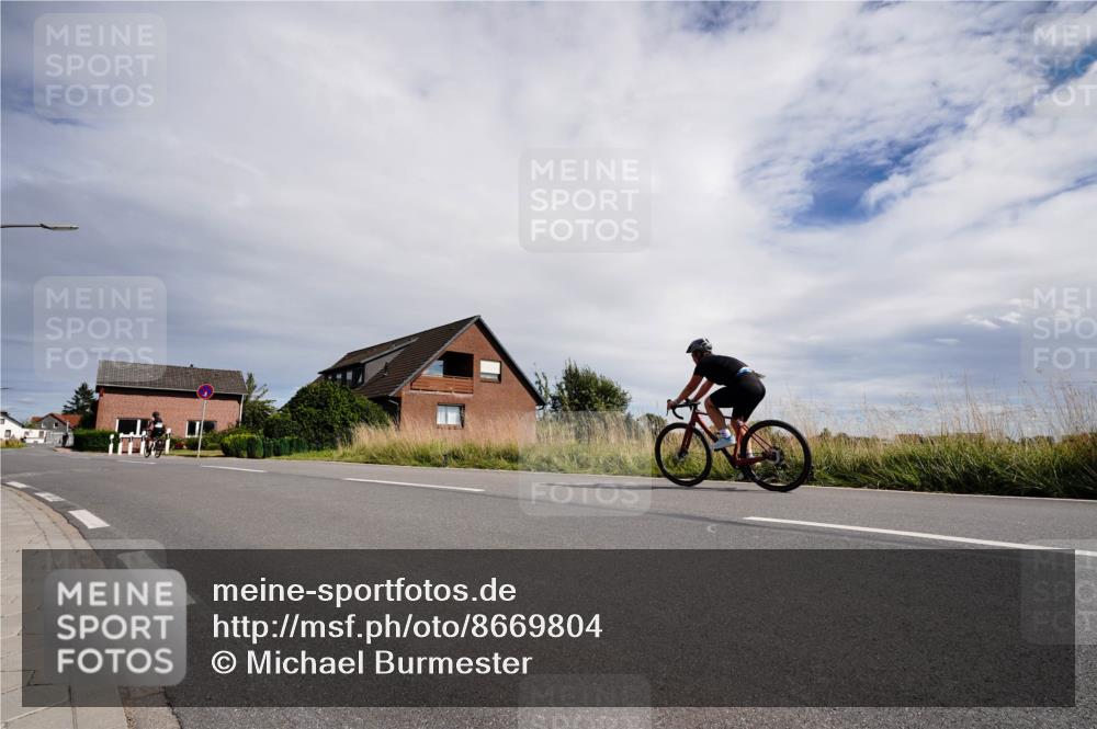 31.08.2025 - Elbe Triathlon Hamburg Michael Burmester http://msf.ph/oto/8669804 31.08.2025 14:48:49 Radfahren  meine-sportfotos.de