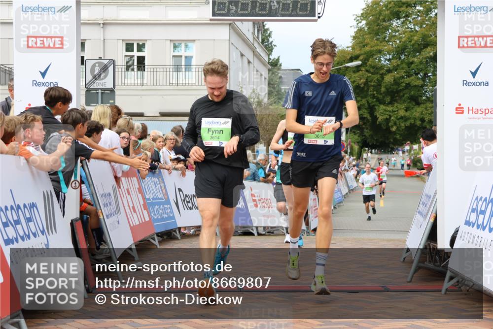 31.08.2025 - 21. Blankeneser Heldenlauf Strokosch-Dieckow http://msf.ph/oto/8669807 31.08.2025 10:54:54 Ziel 3614, 3615, 3283, 3462, 3395 meine-sportfotos.de
