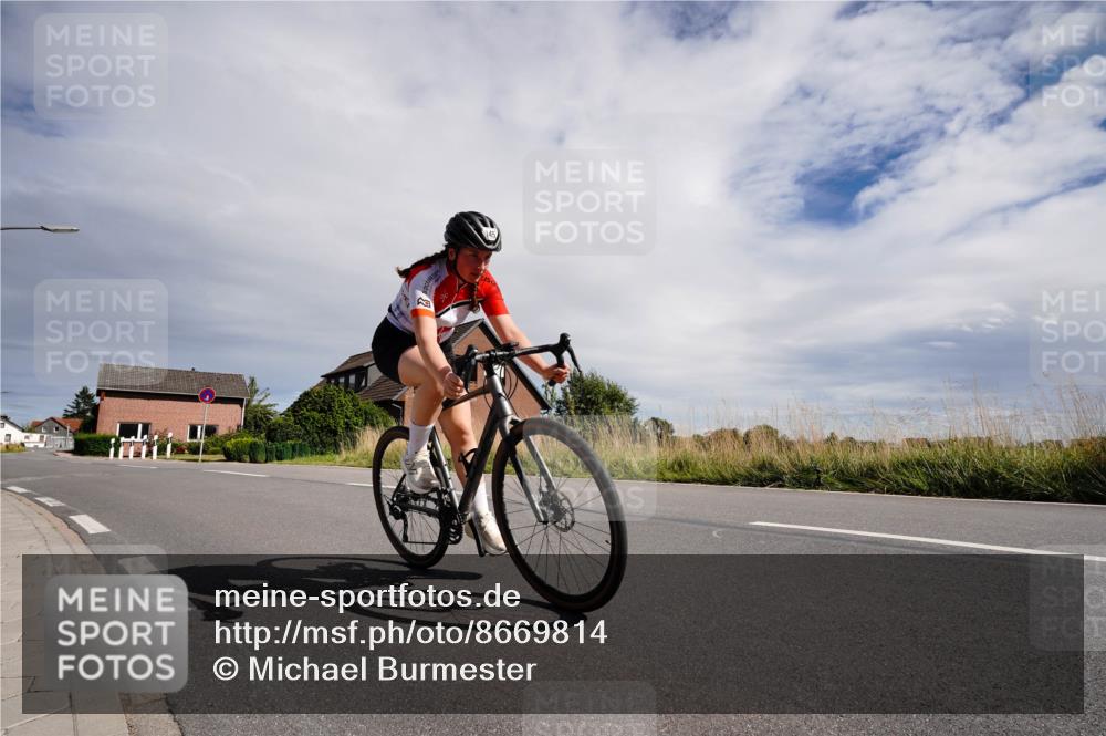 31.08.2025 - Elbe Triathlon Hamburg Michael Burmester http://msf.ph/oto/8669814 31.08.2025 14:49:29 Radfahren 145 meine-sportfotos.de