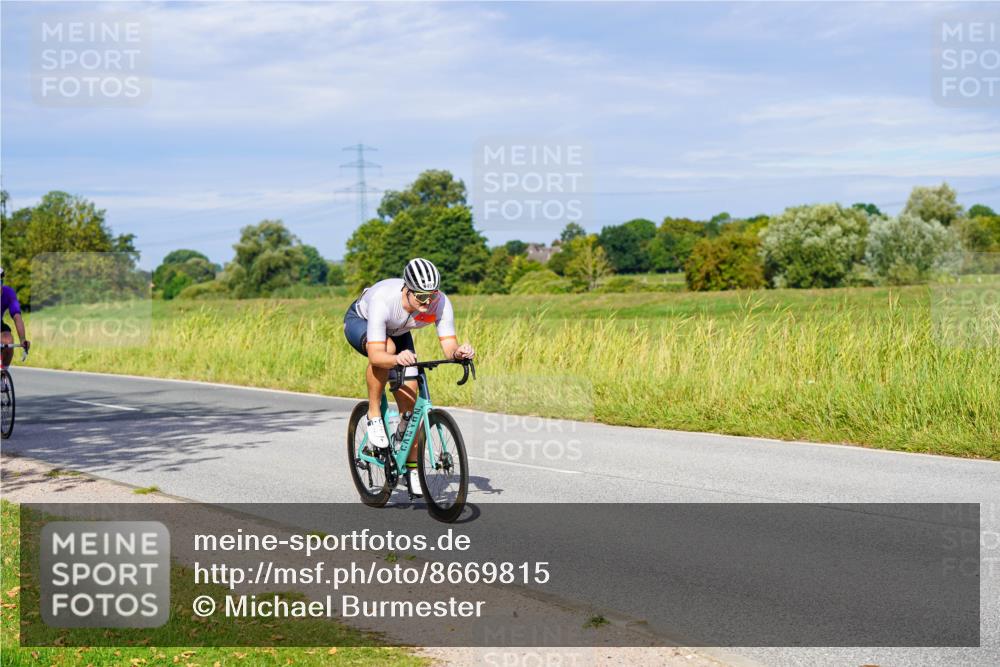31.08.2025 - Elbe Triathlon Hamburg Michael Burmester http://msf.ph/oto/8669815 31.08.2025 09:55:30 Radfahren 371, 451, 511, 576, 627, 797 meine-sportfotos.de