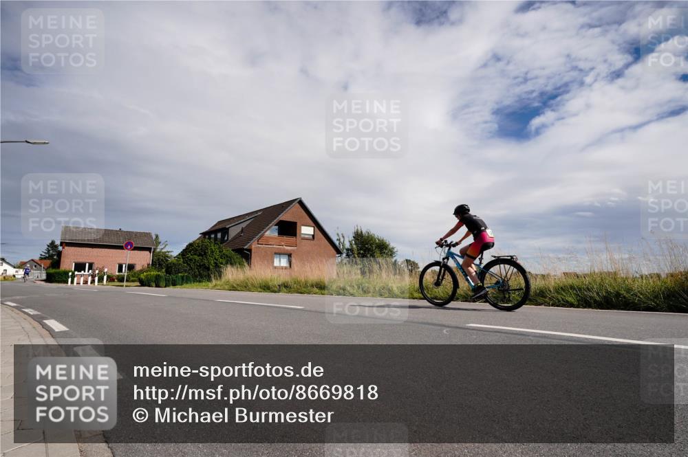 31.08.2025 - Elbe Triathlon Hamburg Michael Burmester http://msf.ph/oto/8669818 31.08.2025 14:49:38 Radfahren  meine-sportfotos.de